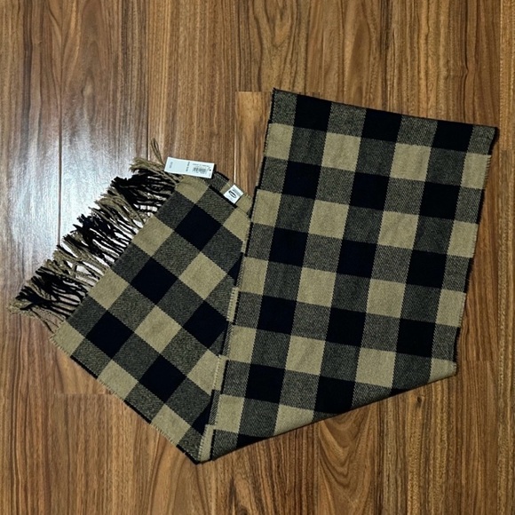 Old Navy Scarf - Picture 2 of 4